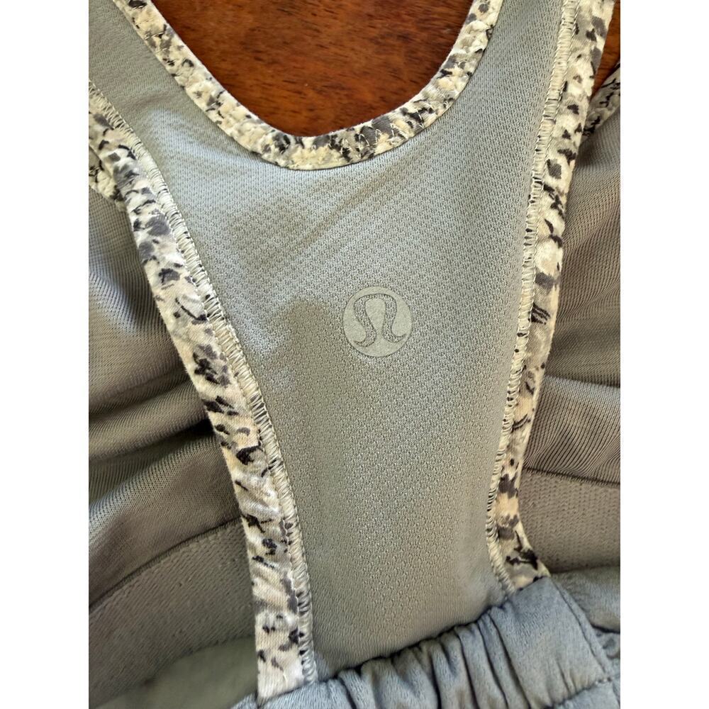 Lululemon Tone It Tank Floral Pattern Gray Size 8 - Picture 8 of 8